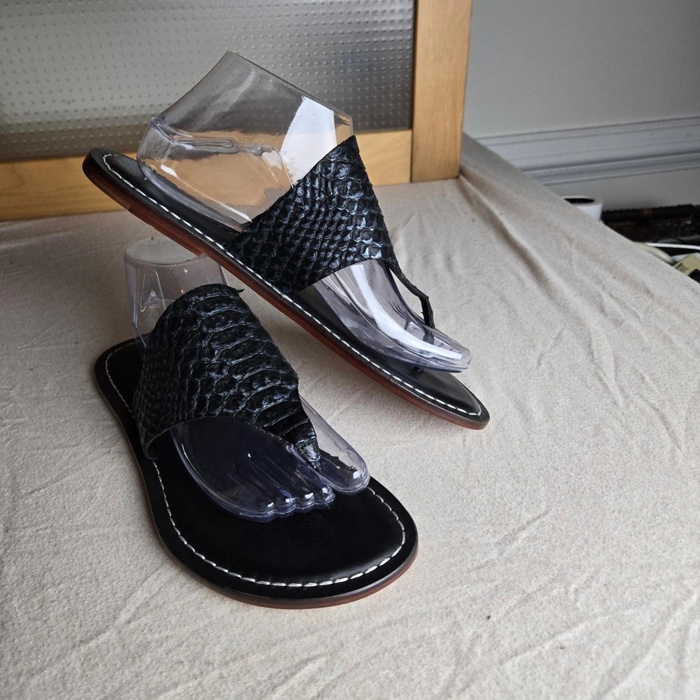 Bernardo Thong Sandals Womens 10 Black Snakeskin Embossed Leather